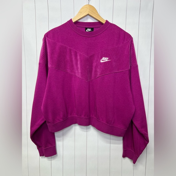 Nike - Crewneck Crop Sweatshirt - Medium - Picture 1 of 8